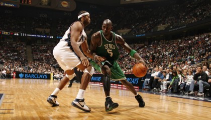 开云网页版-_全民冰壶挑战：冬日里的运动热潮_，冰壶运动比赛视频