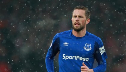 开云体育-法甲关键瞬间，专家解读战术执行细节背后的战局博弈，法甲技术特点